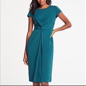 Ann Taylor knotted sheath dress in green size 10